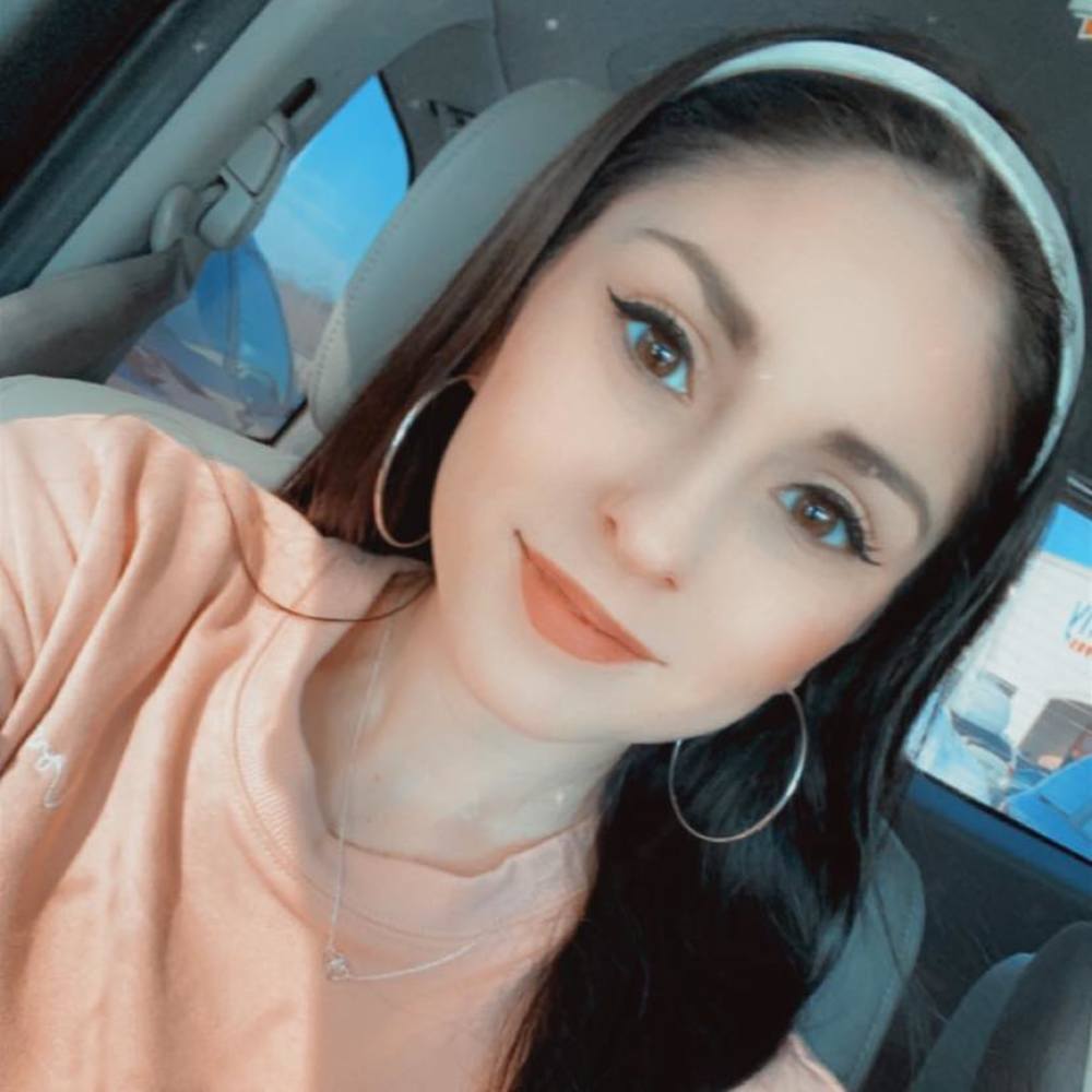 Meet your Posher, Becca